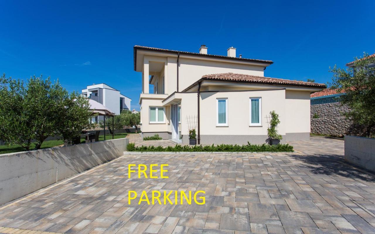 Studio Apartment Lucija Krk Town Exterior foto