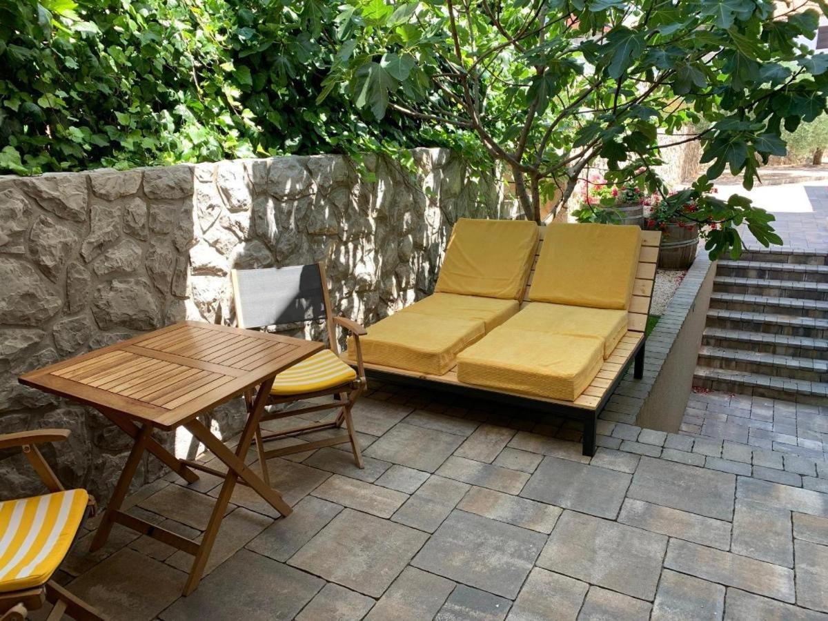 Studio Apartment Lucija Krk Town Exterior foto