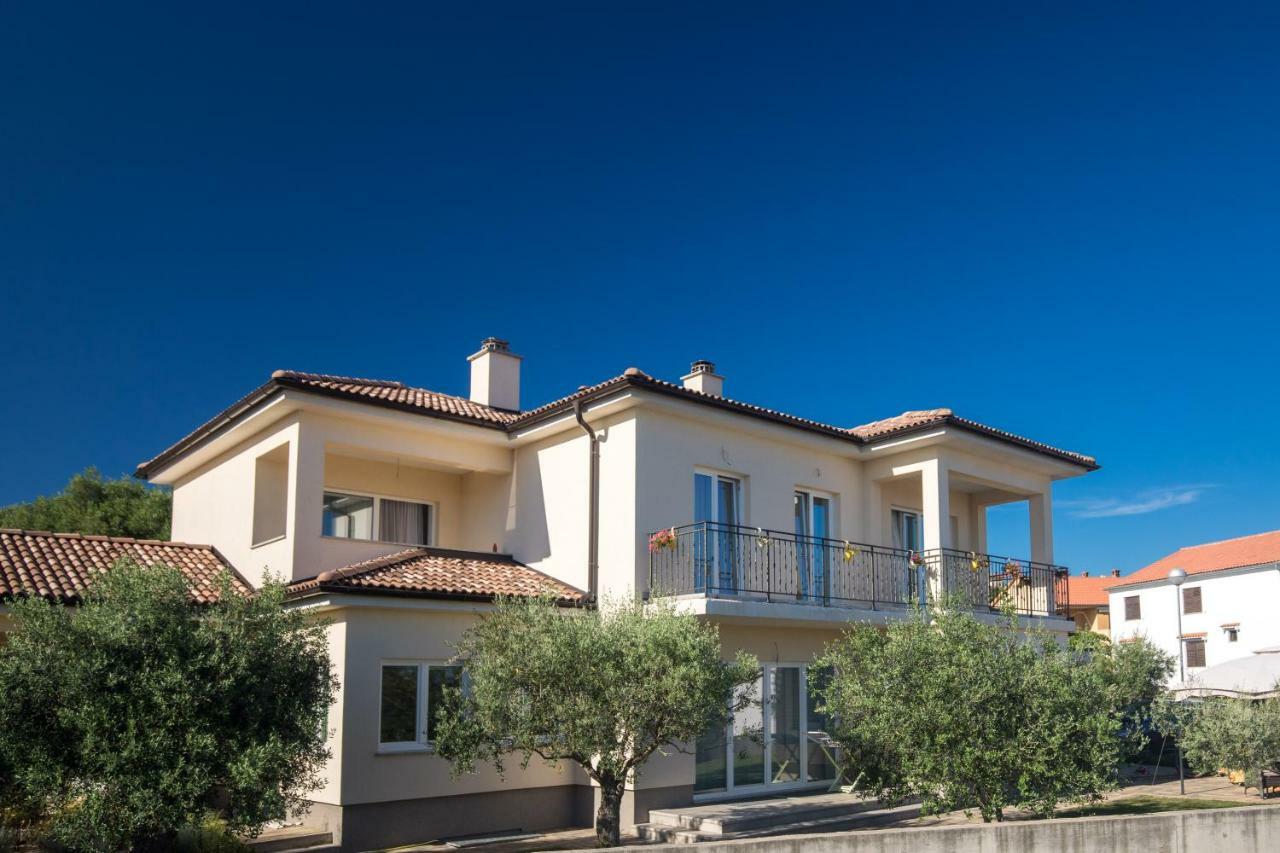 Studio Apartment Lucija Krk Town Exterior foto